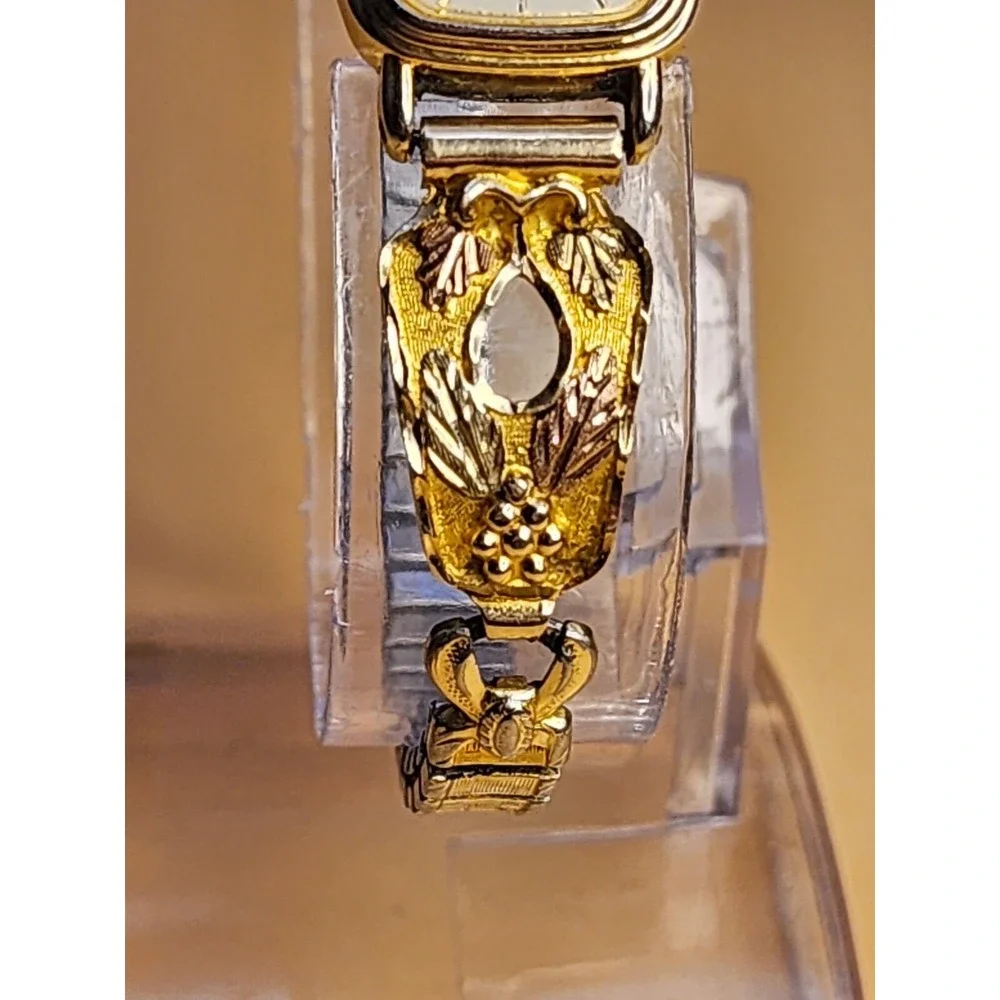 Vintage SEIKO Watch‎ STAMPER Signed 10k Black Hills Gold Women's 10K Yellow Gold